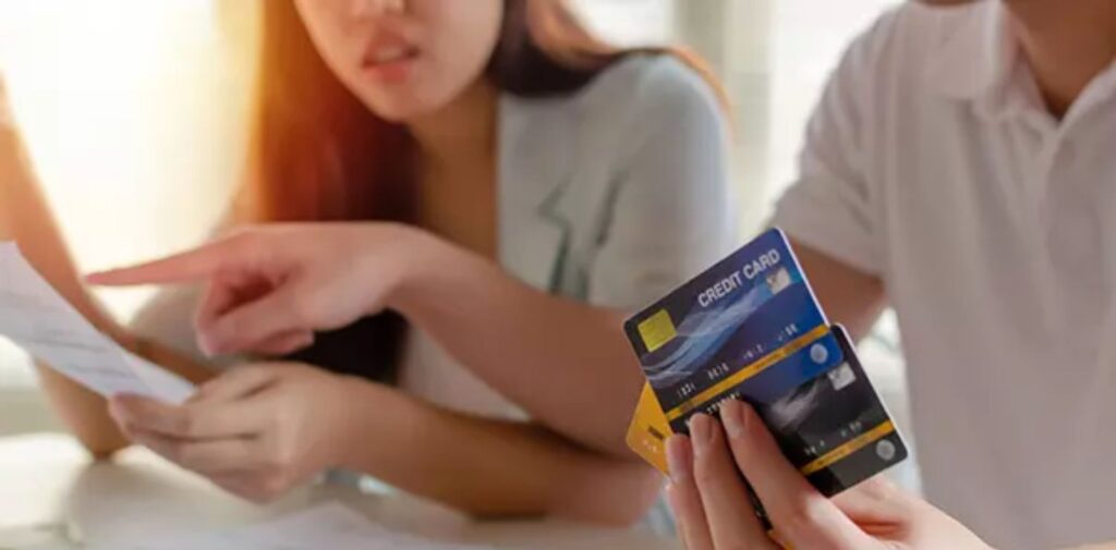 Swipe-Wisely-Importance-of-Cash-Consciousness-in-Credit-Card-Spending-The-Snowball-Effect-of-Credit-Card-Debt-Nishant-Verma