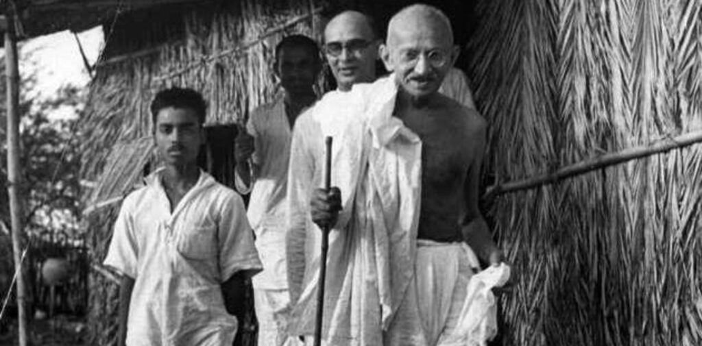 Veer-Savarkar-vs-Gandhi-Who-Was-Right-About-Casteism-Gandhis-Approach-Harijans-and-Caste-Reforms