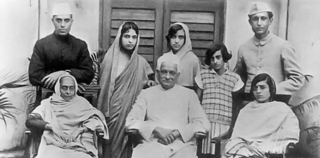 Nehru-Gandhi-Family-Grip-on-Indias-Political-Narrative-and-Its-Negative-Consequences-The-Rise-of-the-Nehru-Gandhi-Family