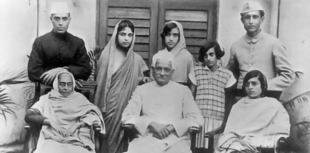  Nehru-Gandhi Dynasty and the Centralization of Power in India